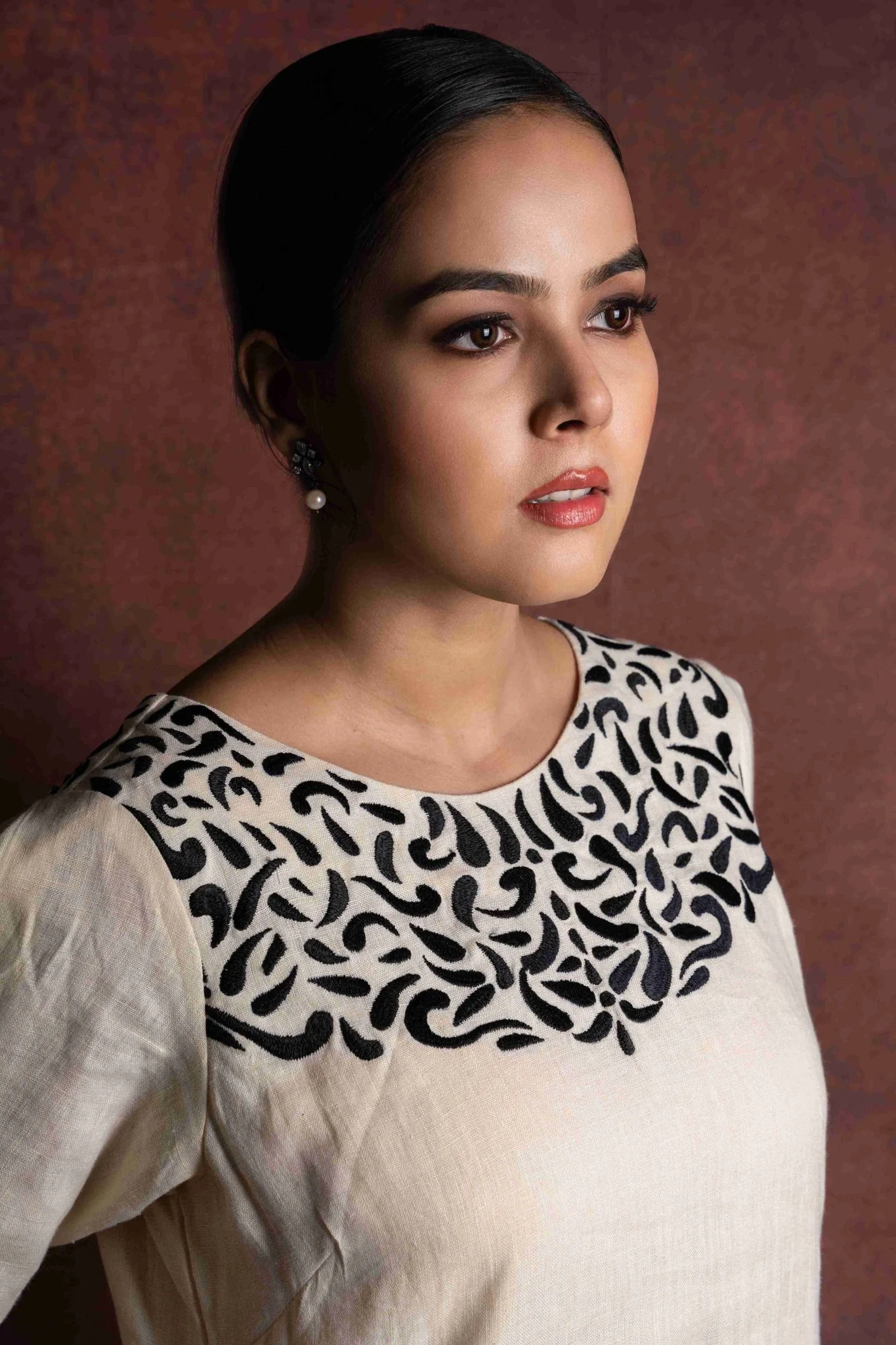 Aruja Cream Handloom Linen Dress with Black Embroidery - Image 5