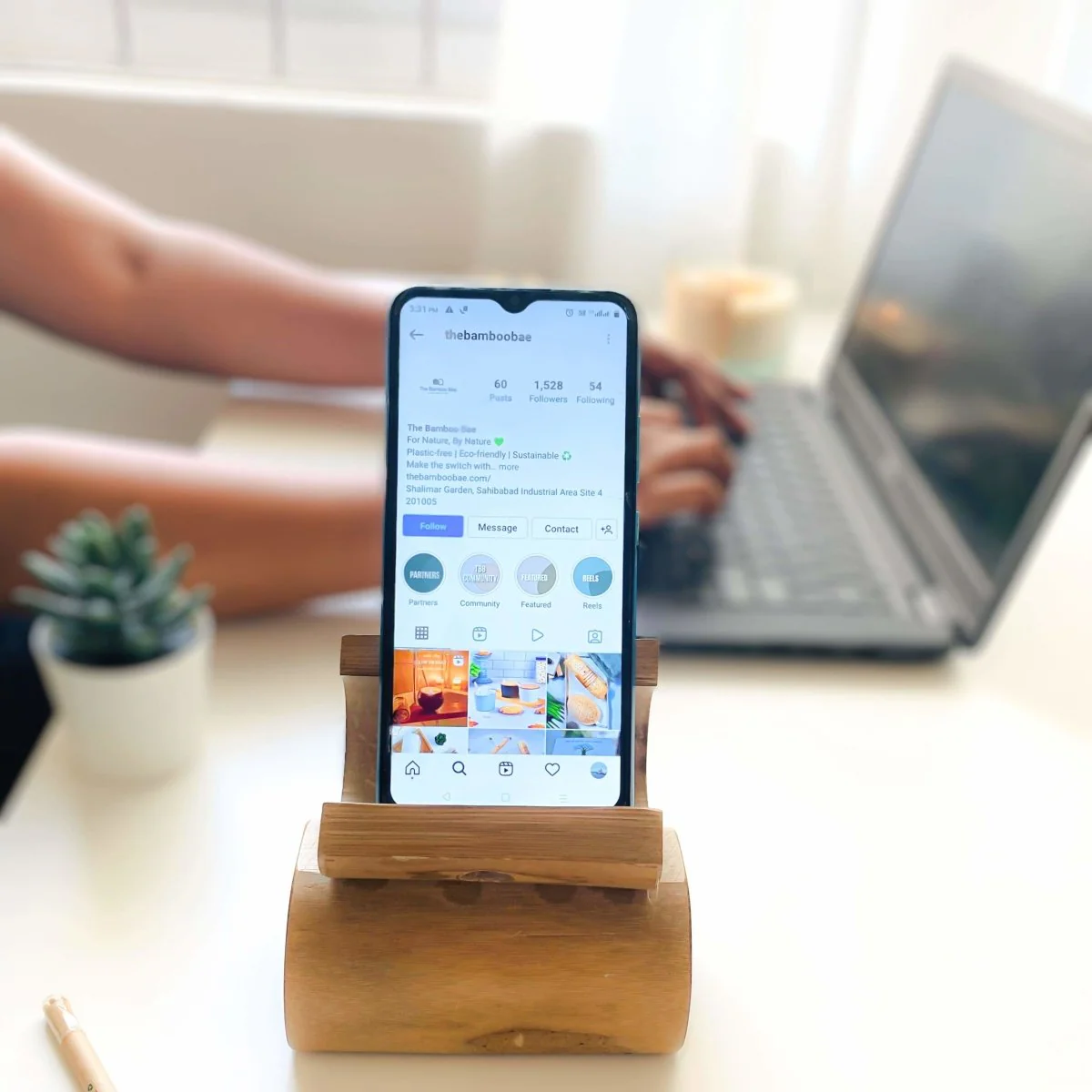 Bamboo Mobile Holder | Charging Dock | Ideal Corporate Gift - Image 2