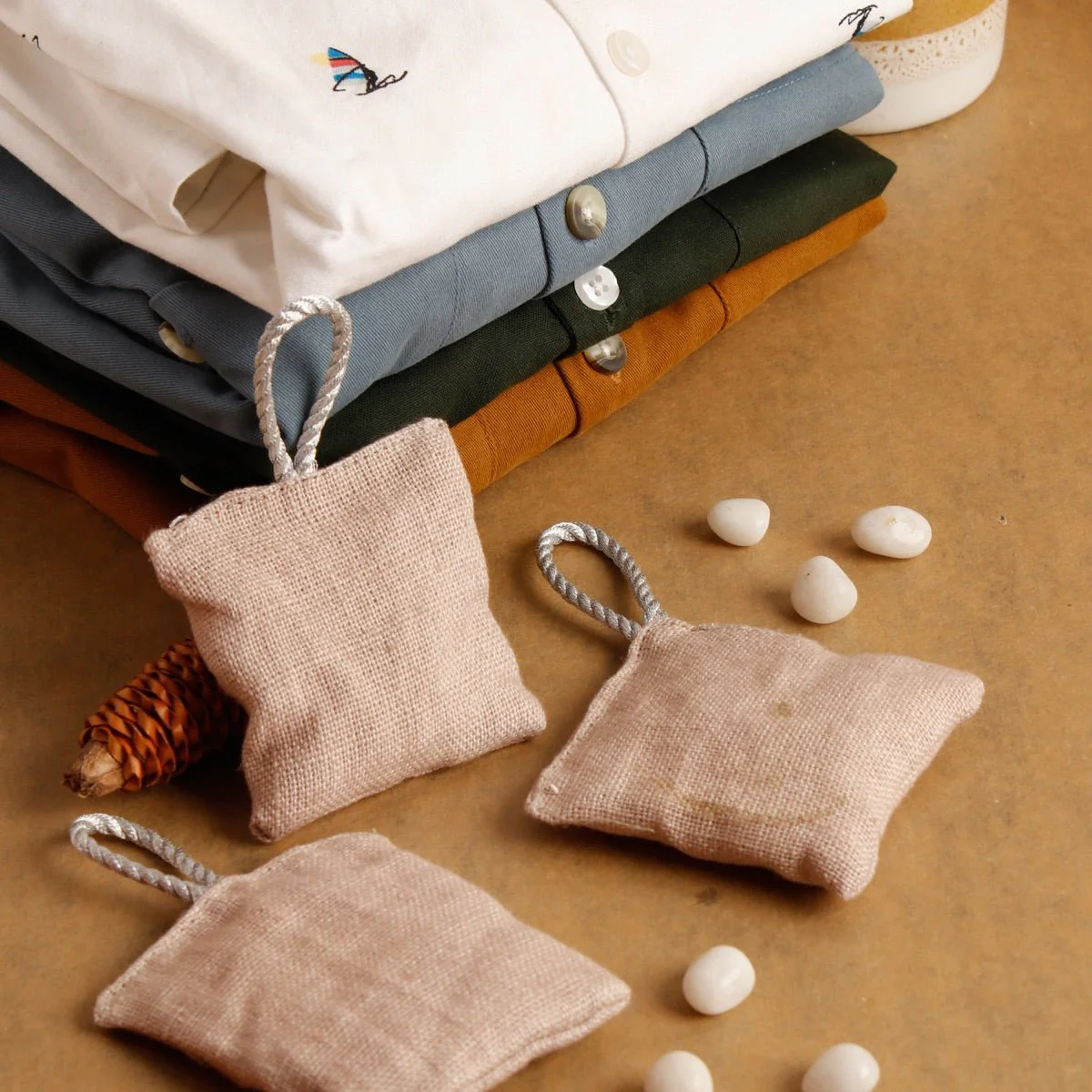 Cedarwood Wardrobe Sachets- Set of 3 - Image 3
