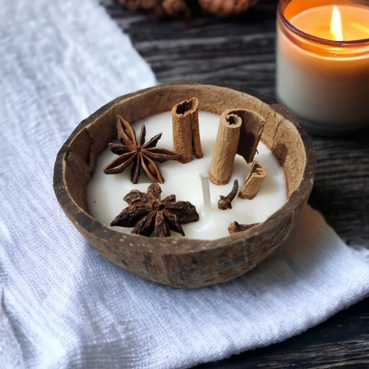 Cinnamon Roll Cocoshell Soy Wax Candle - Image 4