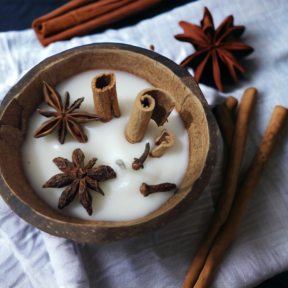 Cinnamon Roll Cocoshell Soy Wax Candle - Image 5
