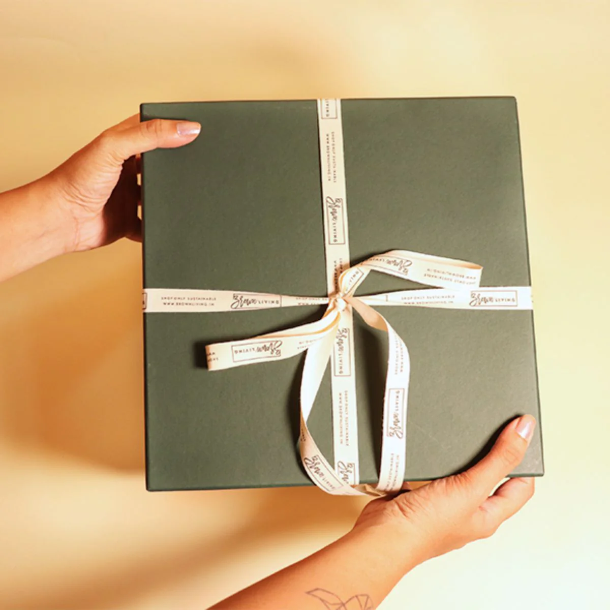 Eco-Friendly Wellness Hamper: Tote Bag, Tea, Candles & More - Image 5