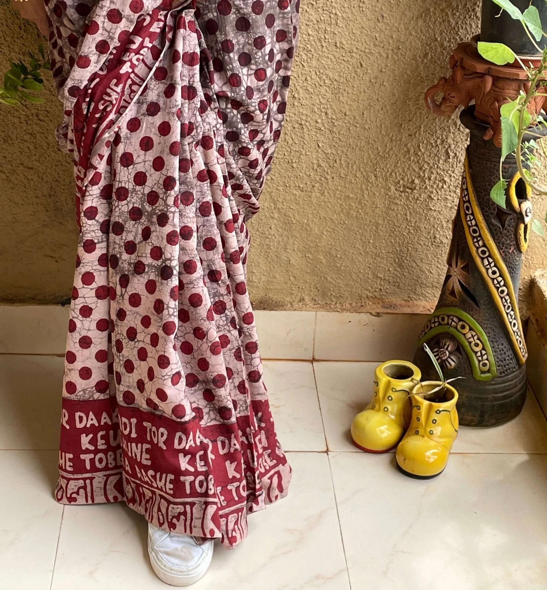 Ekla Cholo Polka Dot Cotton Saree – Handloom Woven - Image 6
