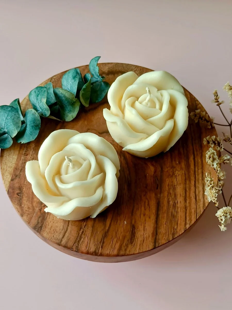 Eternal Roses Candle Set - Image 2