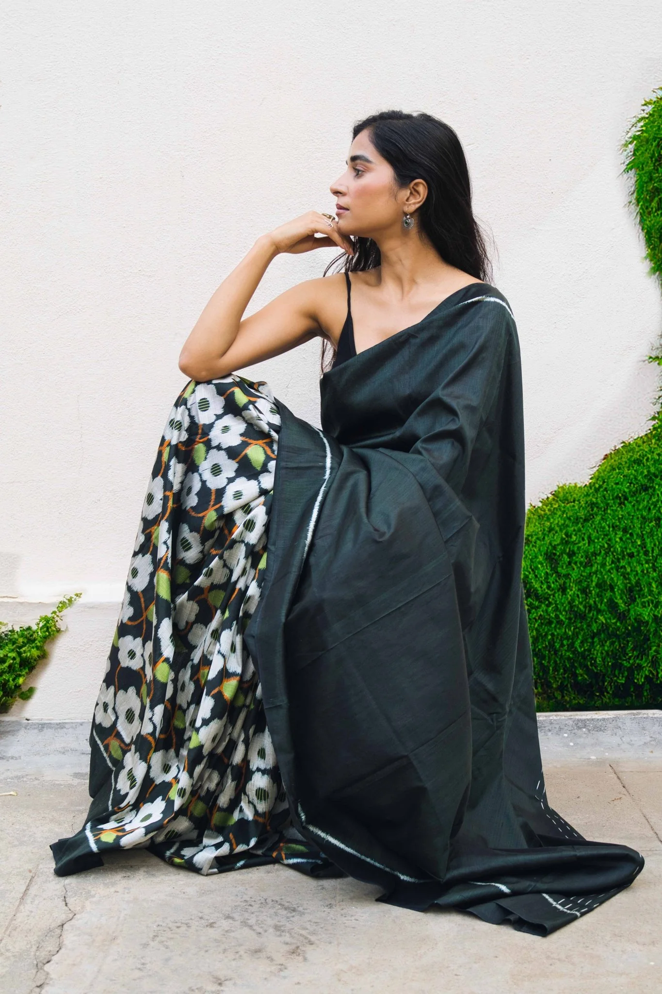Handcrafted Floral Inspired Bloomgrid Black Silk Saree - Image 2