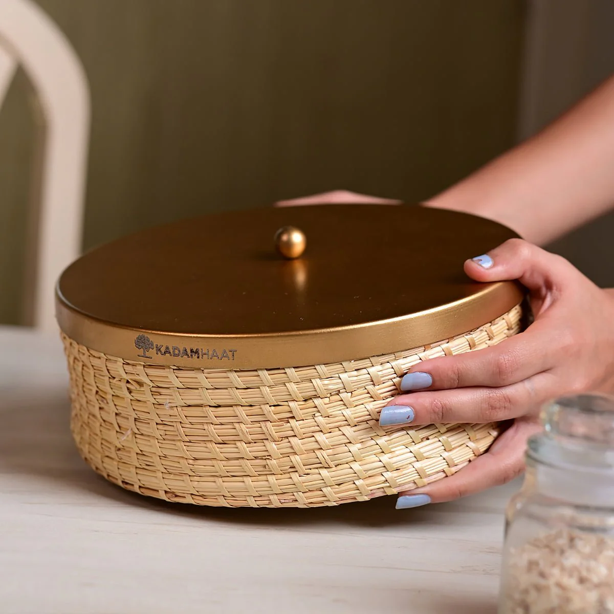 Handcrafted Sikki Grass Roti & Chapati Box With Gold-Tone Metal Lid - Image 5