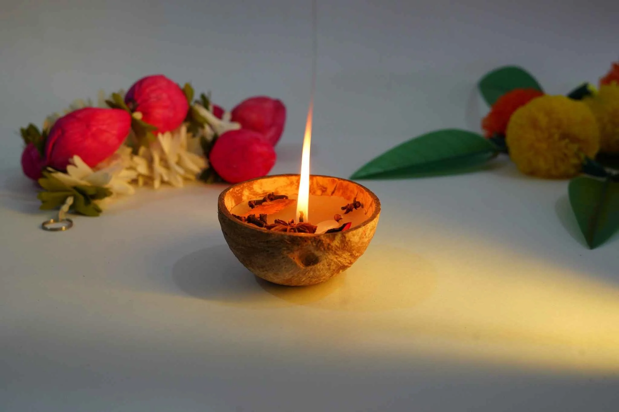 Handmade Coconut Shell Aroma Candle with Spices – Eco-Friendly Décor