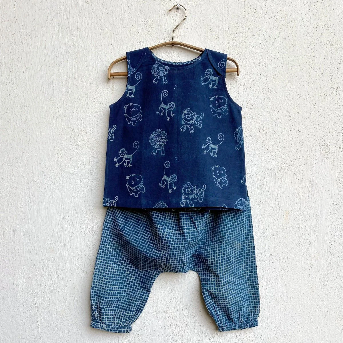 Kids Unisex Organic Cotton Sleeveless Zoo Jhabla with printed pants