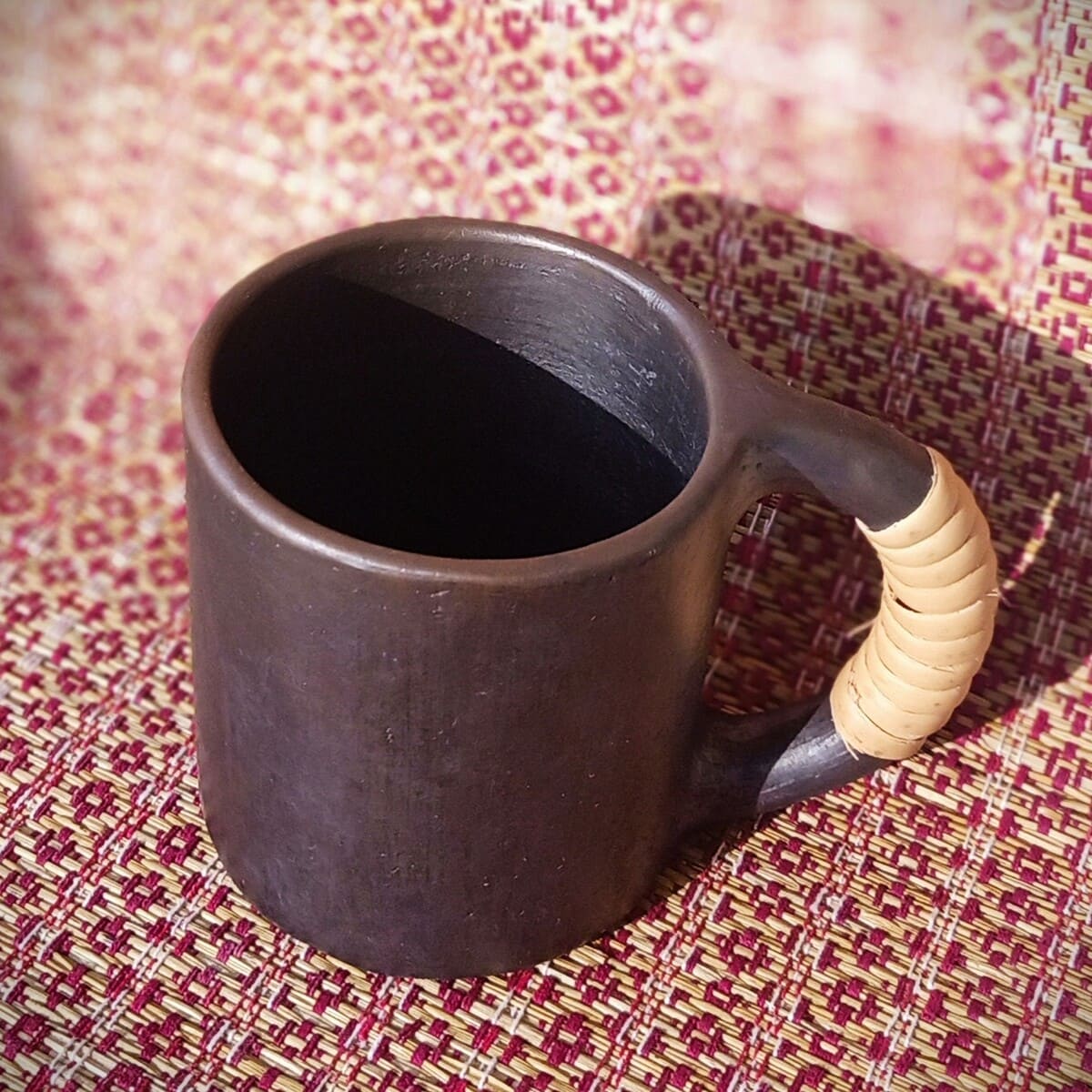 Longpi Black Pottery Coffee Mug Large - Round - Image 3