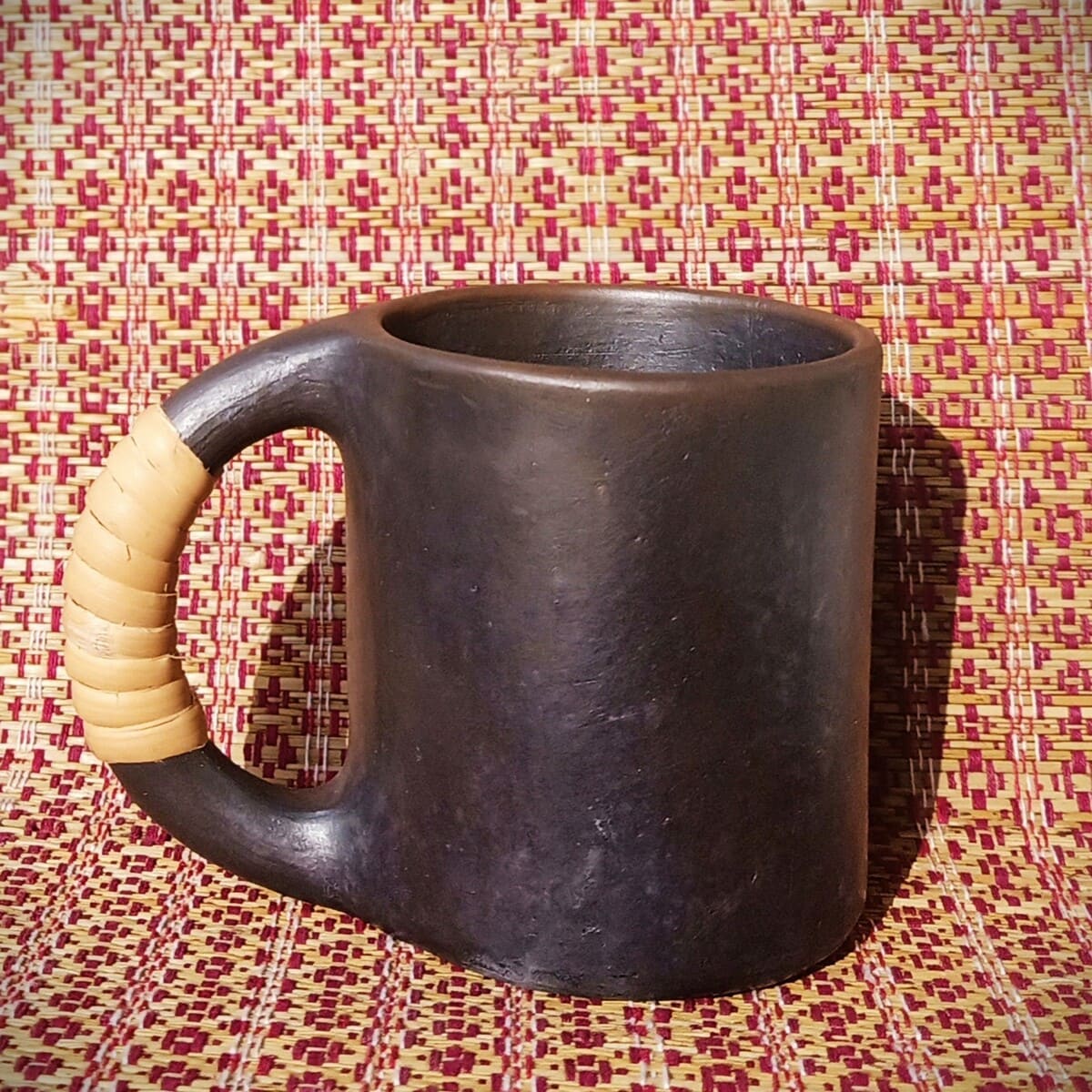 Longpi Black Pottery Coffee Mug Large - Round - Image 4