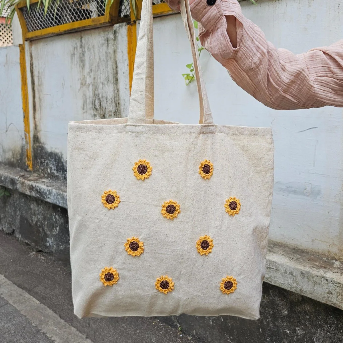 Minimal Sunflower Hand Crochet Tote Bags For Women - Image 2