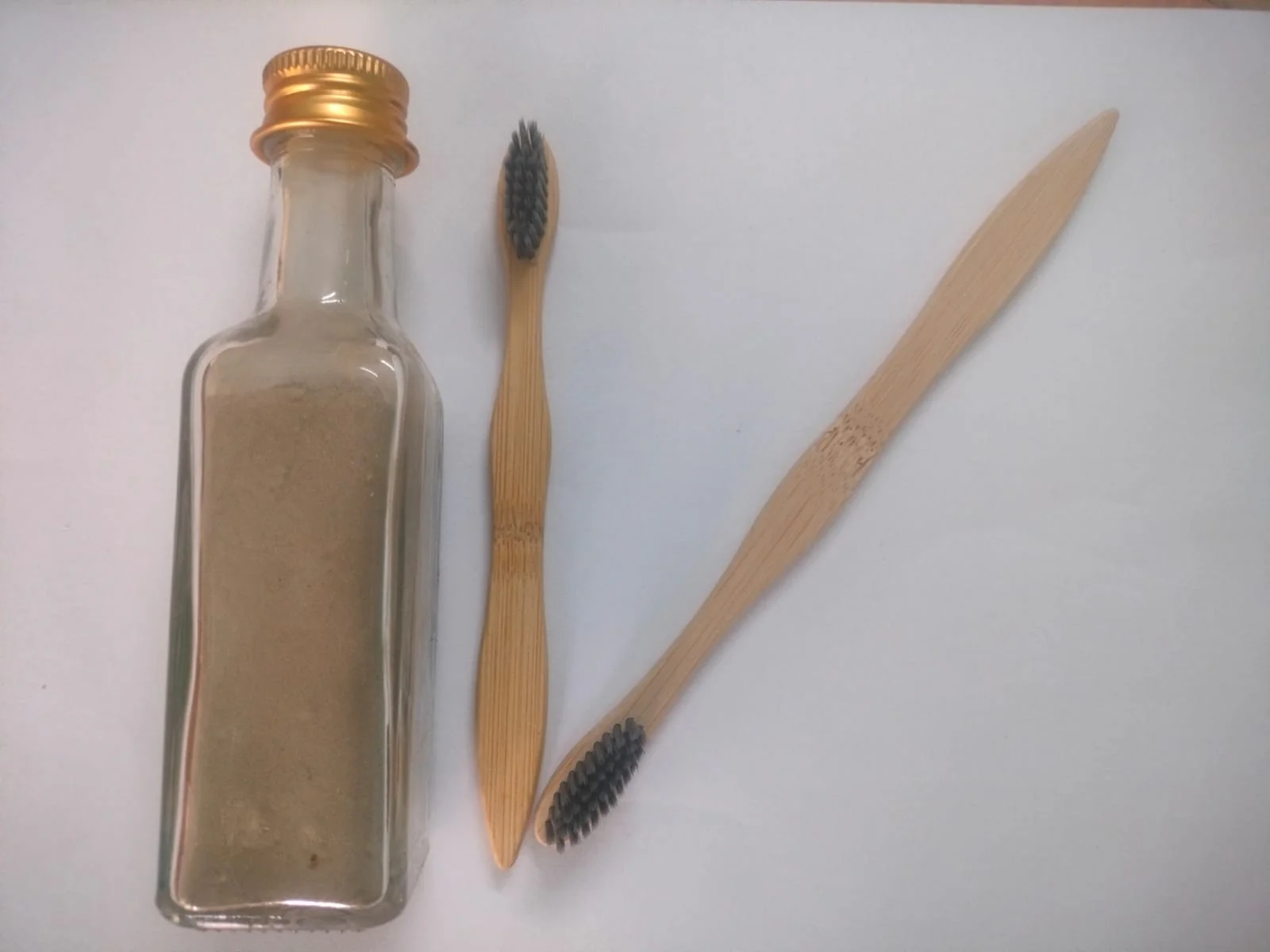 Natural Tooth powder 40g with 2 Bamboo Toothbrushes- Combo Kit - Image 4