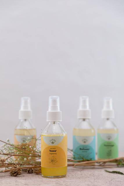 Noor Brightening Face Mist Toner with Sandalwood 100ml - Image 2