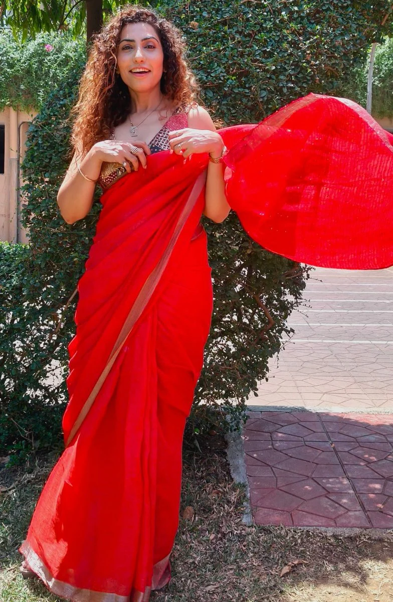 Red Linen Saree with sequence - Image 3