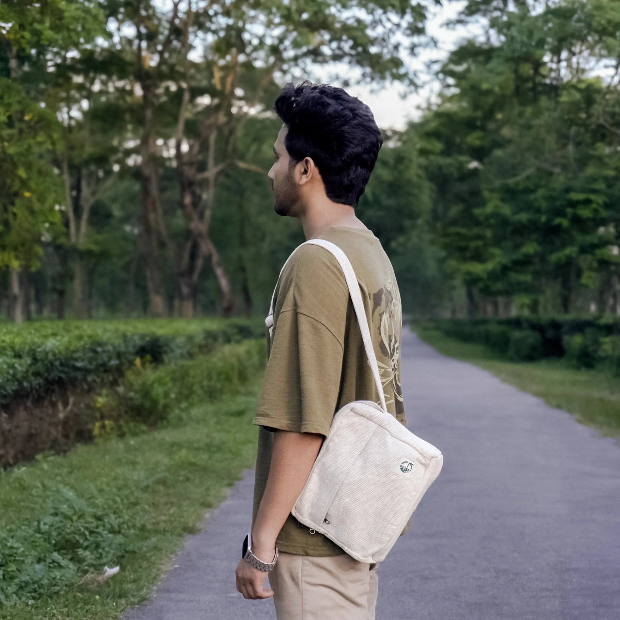 Reiek Sling Bag (White) | Sustainable Hemp Crossbody Bag - Image 2