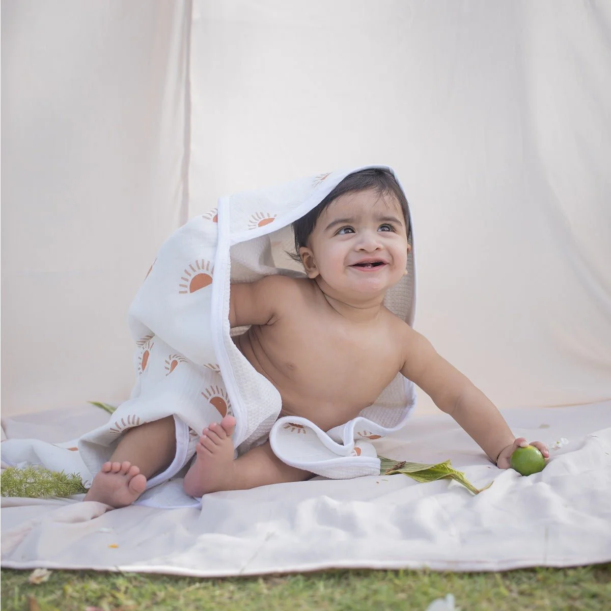 Sunburst Peek-a-boo Hooded Towel – Organic Cotton Bath Wrap - Image 2