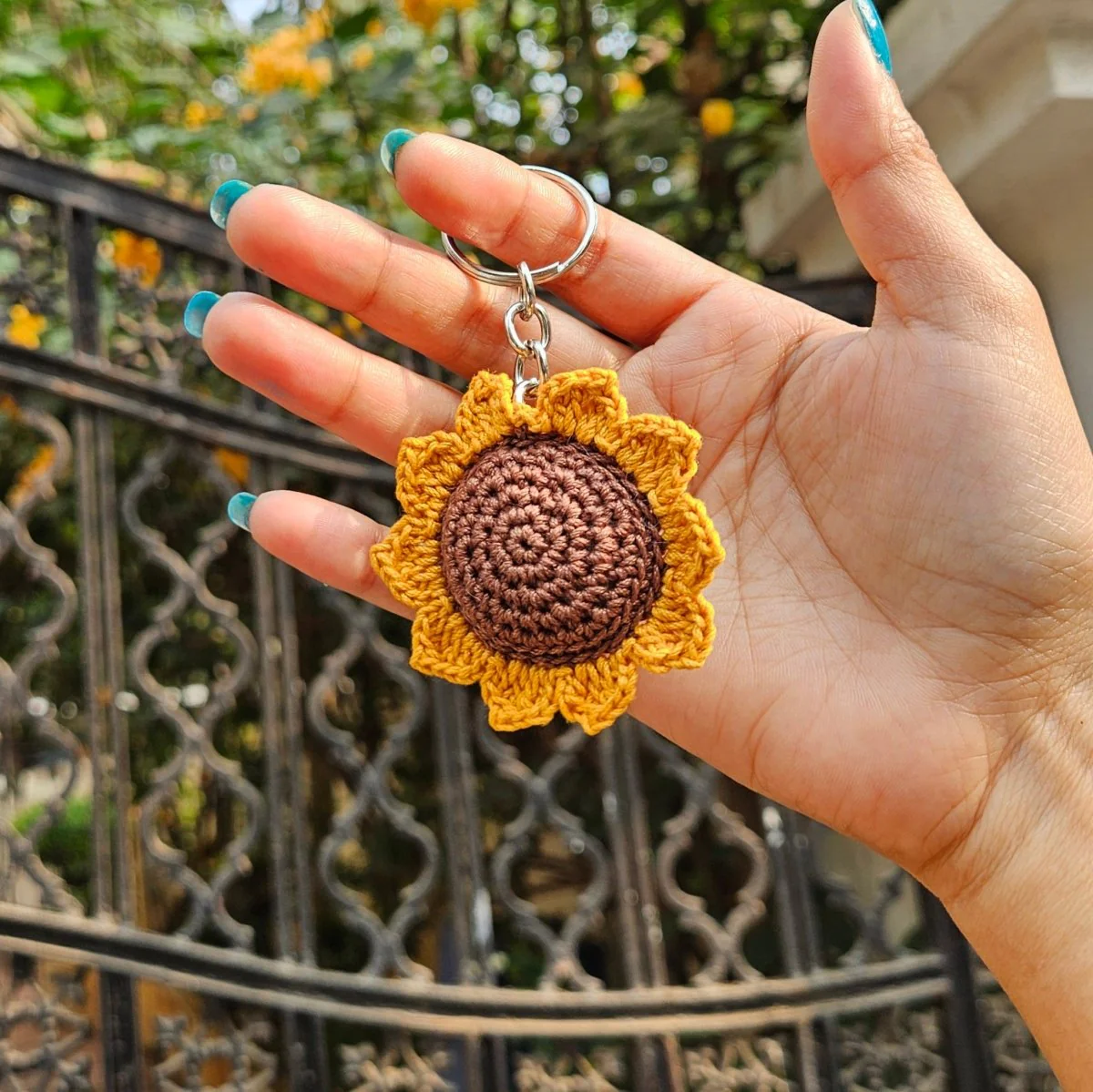 Sunflower Keychain - Adorable Crochet Gift Idea - Image 2