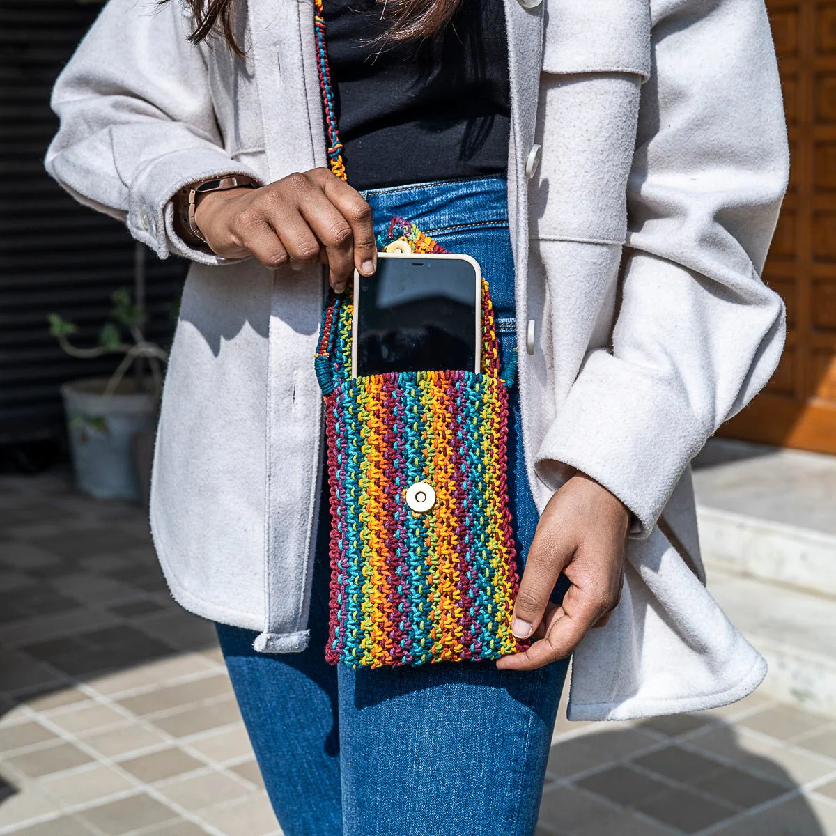 Sweven Blended Hand-Knotted Mobile Pouch – Stylish Phone Carry Case - Image 4