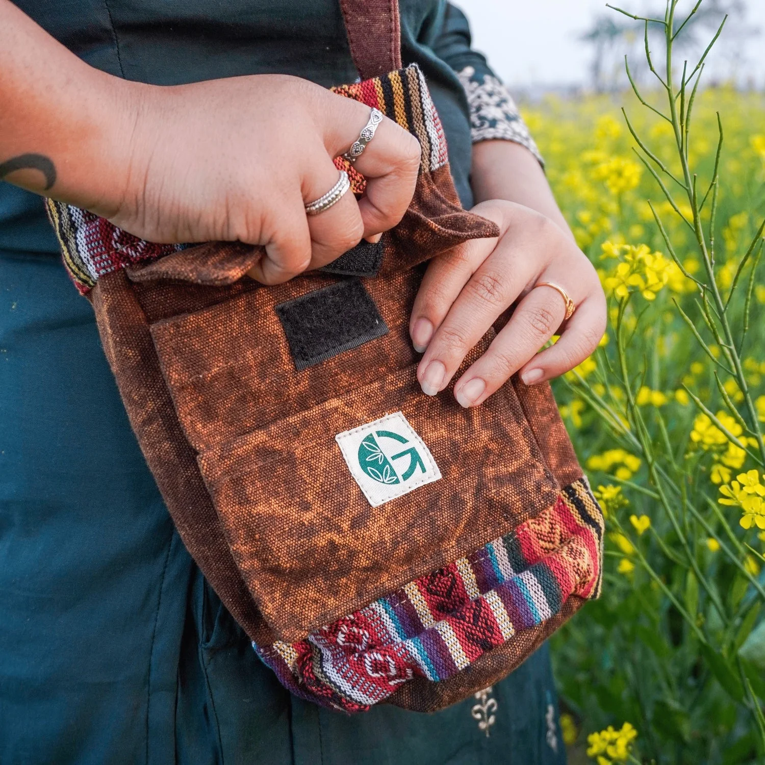 Tidi Bottle Bag | Ethnic Fabric Water Bottle Sling for Travel & Daily - Image 5
