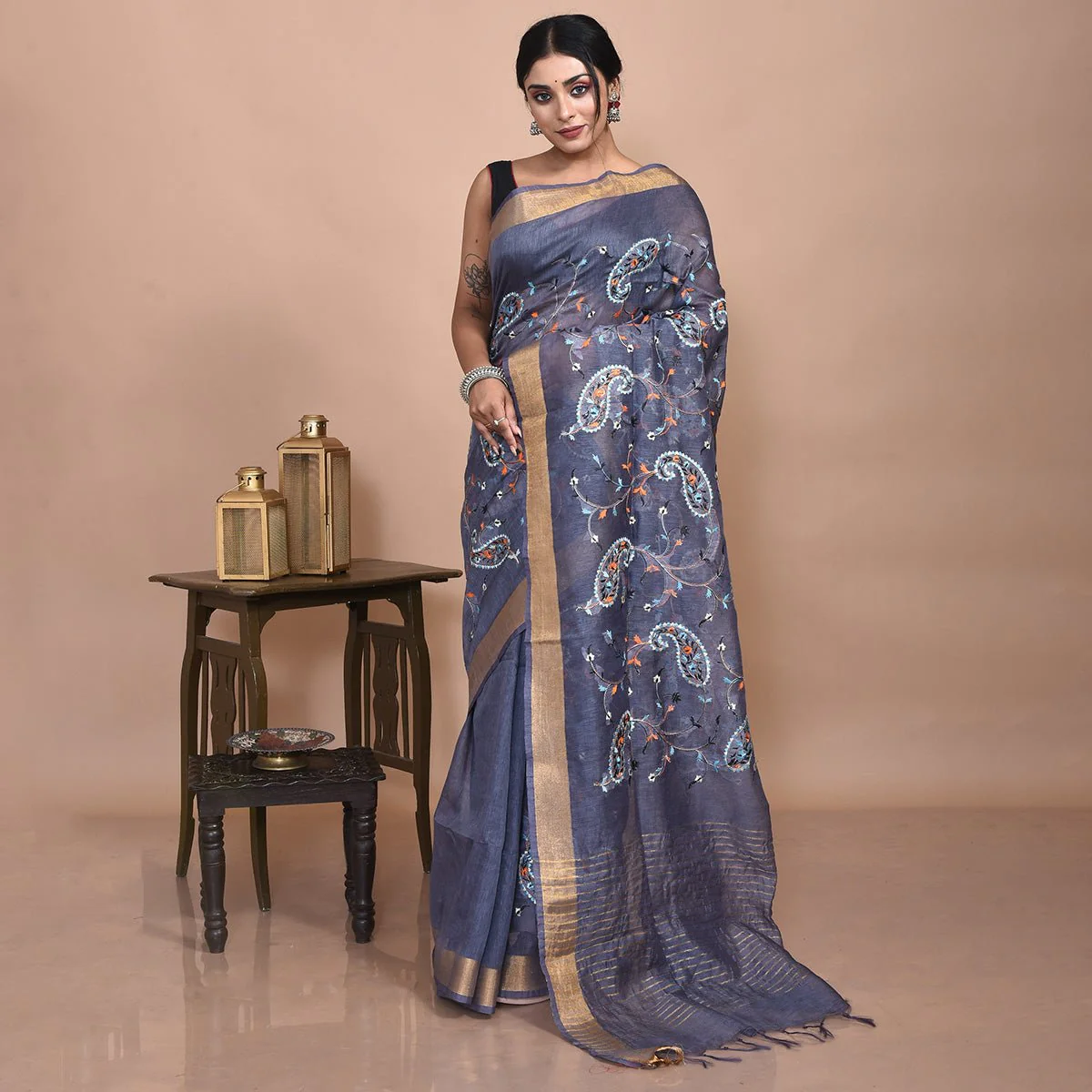 Pure Linen Saree with Floral Design Hand Embroidery - Image 5