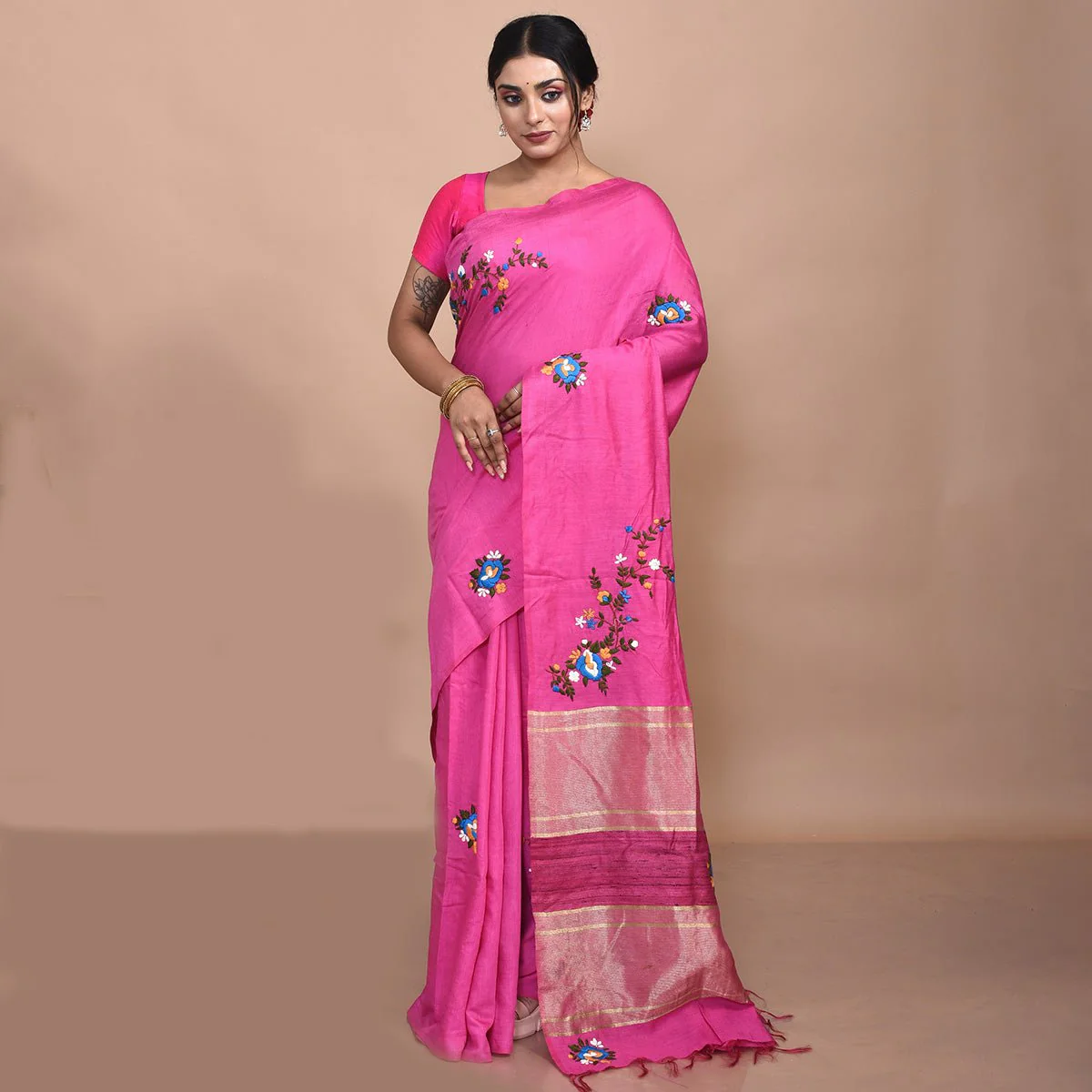 Pure Linen Saree with Floral Design Hand Embroidery - Image 7
