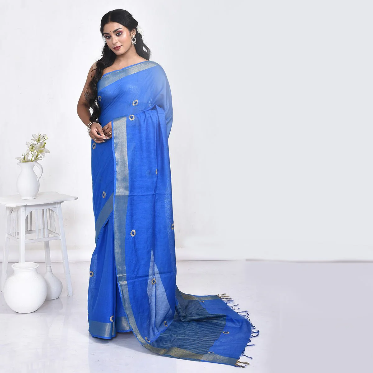 Pure Linen Saree with Floral Design Hand Embroidery - Image 9