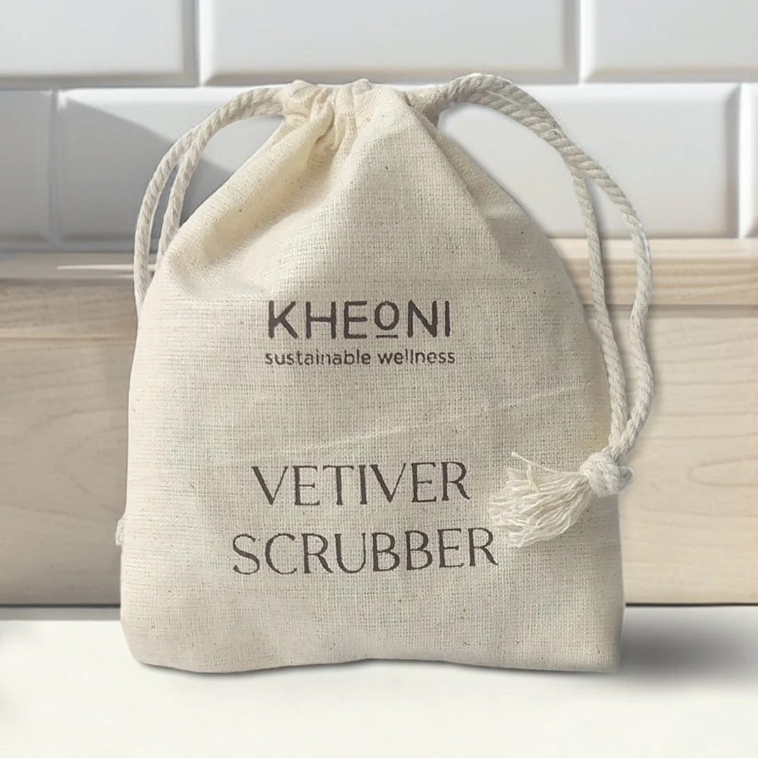 Vetiver Body Scrubber with Cotton Storage Bag - Image 2