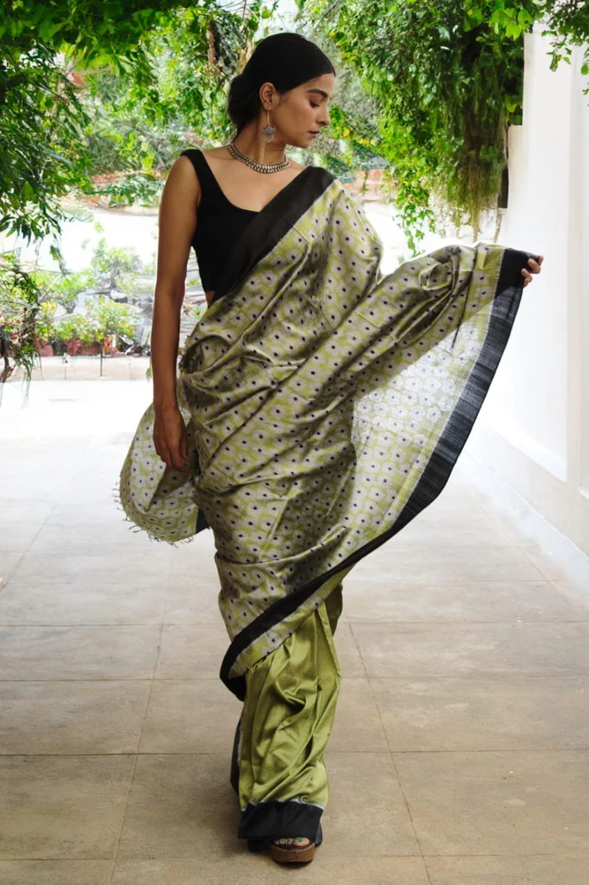 Handcrafted Floral-Inspired Whispering Garden Mulberry Silk Saree - Image 2