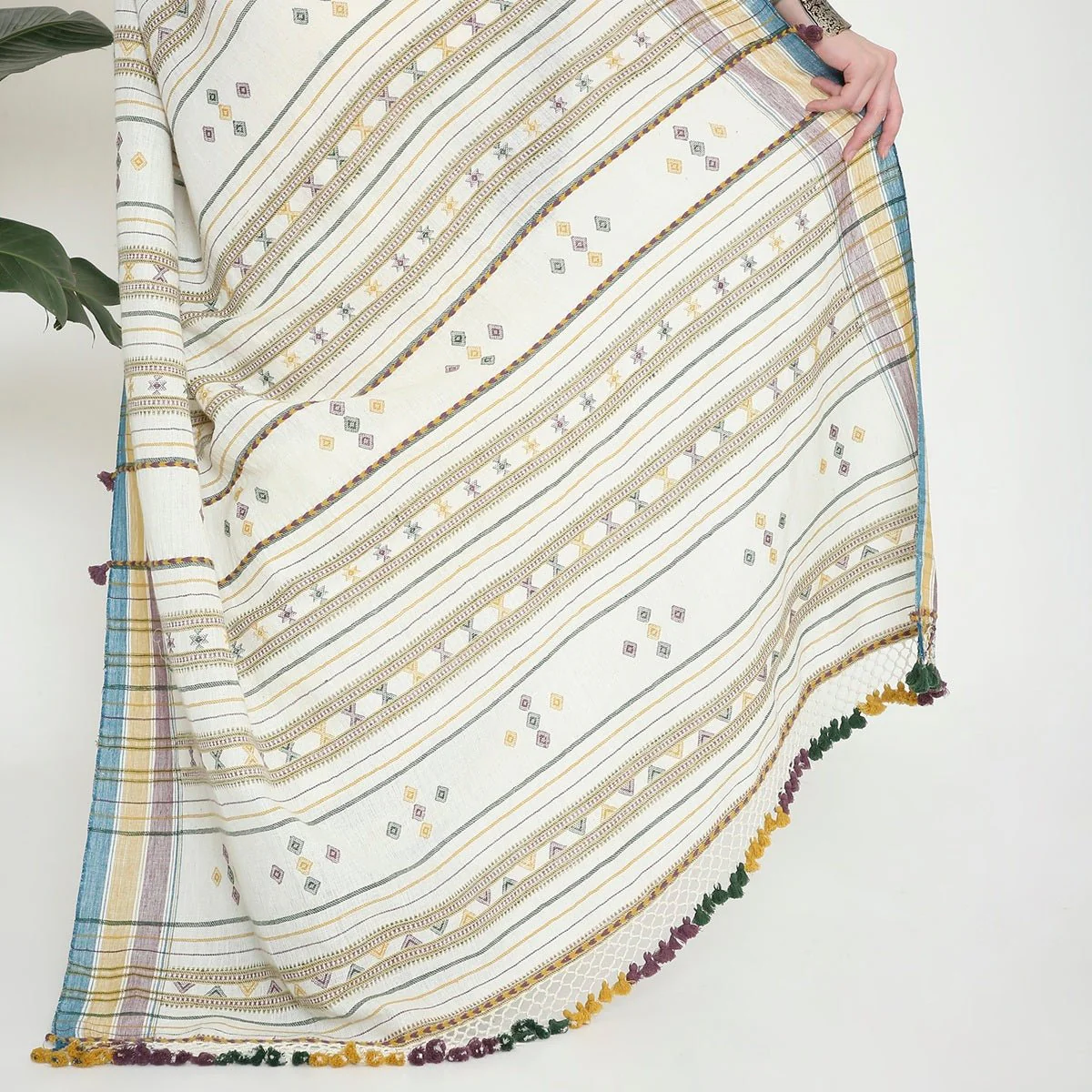 White Linen Bhujodi saree - Image 4